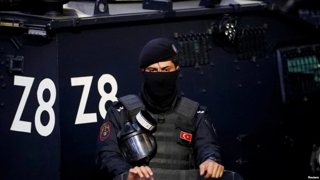 Turqia arreston 25 të dyshuar për sulmin me armë zjarri në kishë