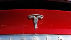 Tesla tërheq gati 2.2 milionë automjete për shkak të shenjave ndriçuese shumë të vogla