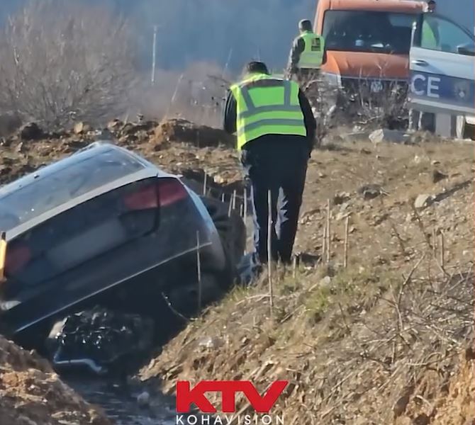 Vetaksident te “Kroi i Mbretit”, vetura përfundon jashtë rrugës