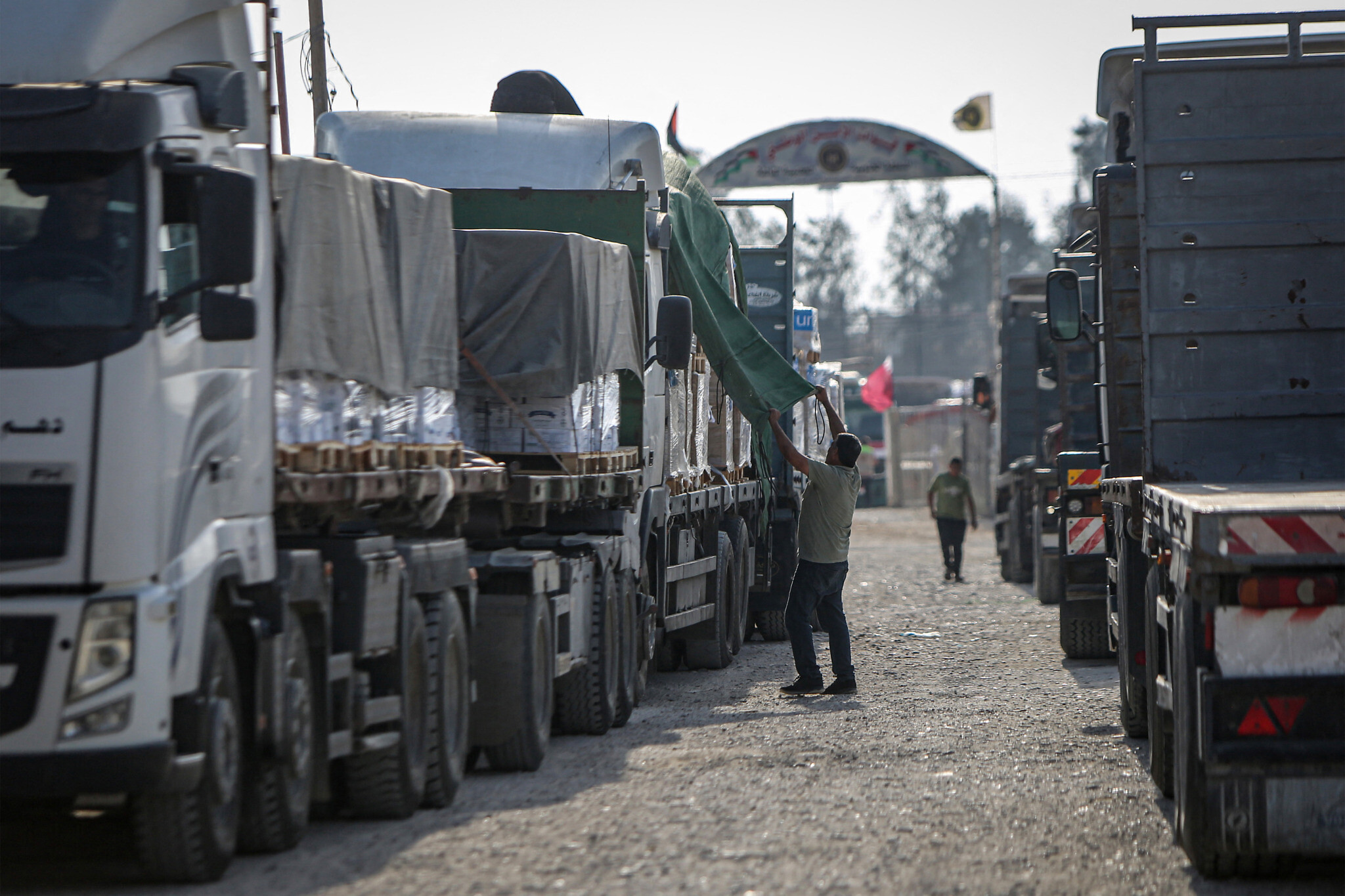 Të paktën 87 kamionë ndihma dhe gaz për gatim hyjnë në Gaza nga Izraeli