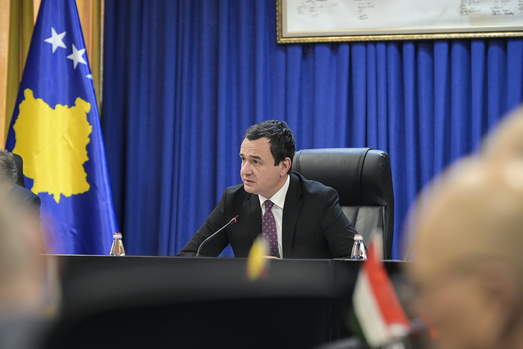 Kurti mbledh ambasadorët e akredituar në Kosovë, diskutojnë mbi Rregulloren e BQK-së