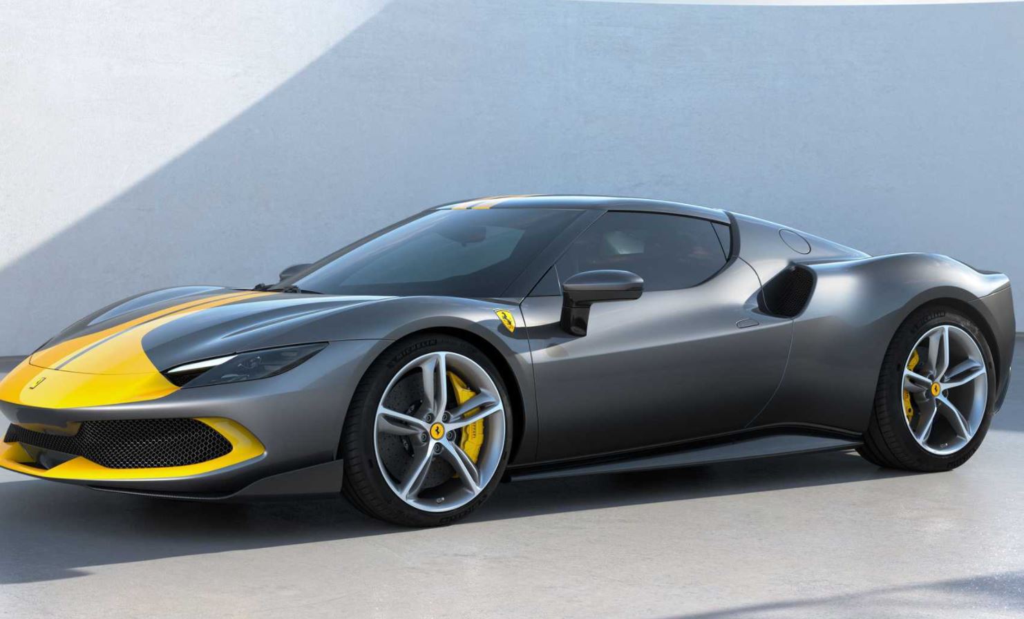 Gjysma e veturave të shitura nga Ferrari në 2023-n ishin hibride