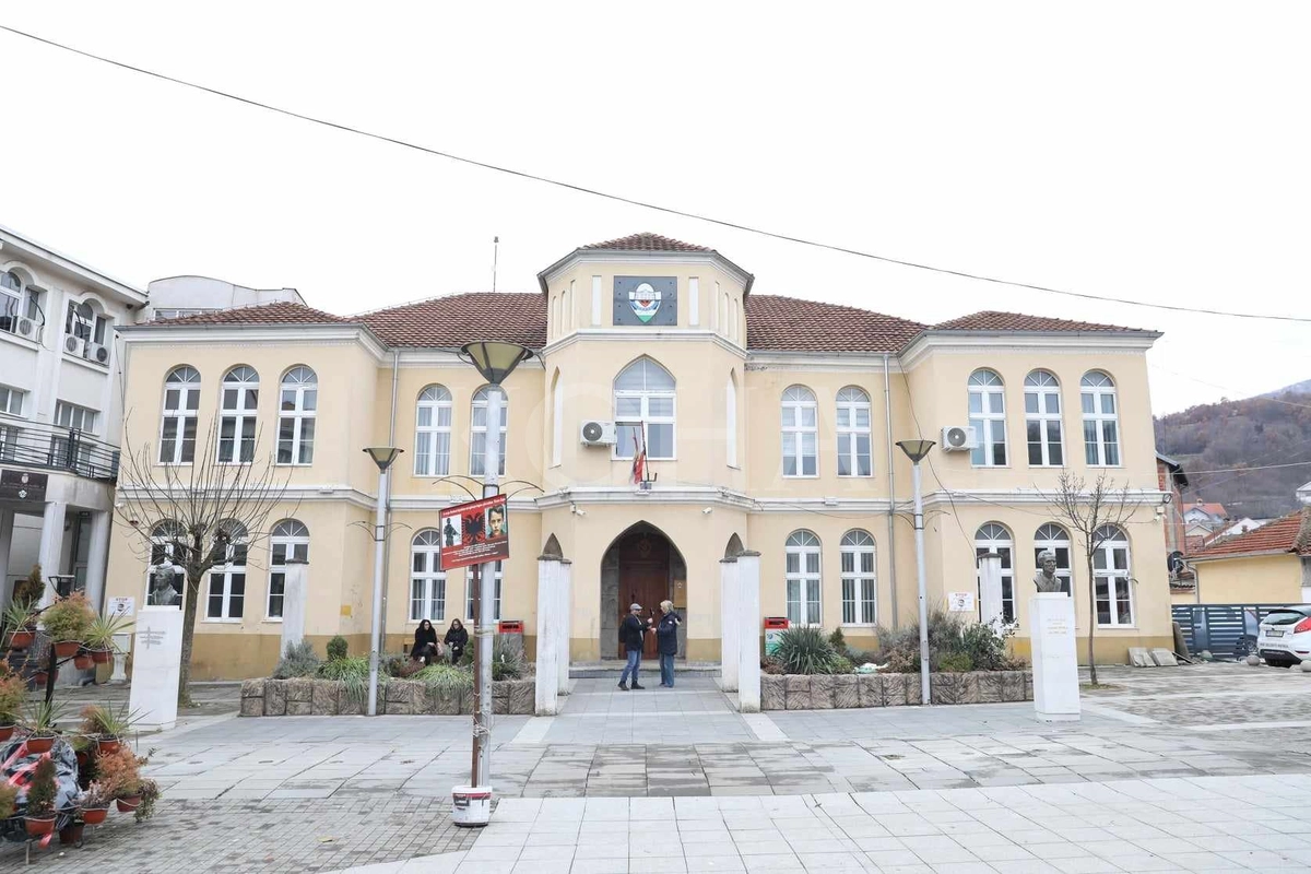 Bislimi reagon pasi Serbia shkurtoi buxhetin e Këshillit Kombëtar Shqiptar