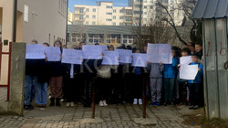 Die Schüler der Schule „Mihal Grameno“ protestieren gegen die Änderung des Stundenplans.