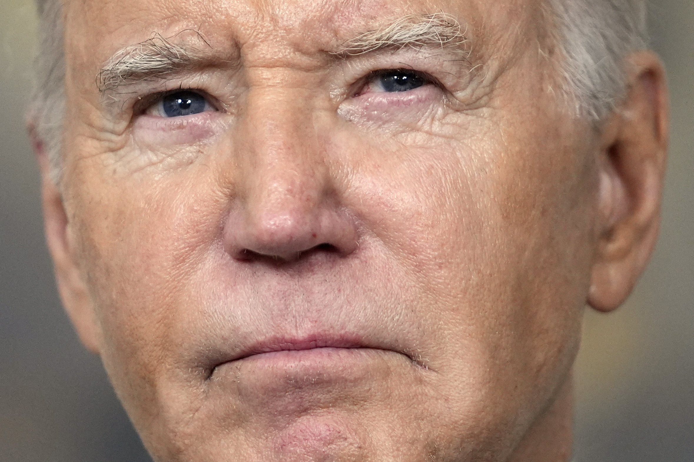 Bideni shfaqet emocional pasi një hetim zbuloi se ai nuk mbajti mend kur i vdiq djali