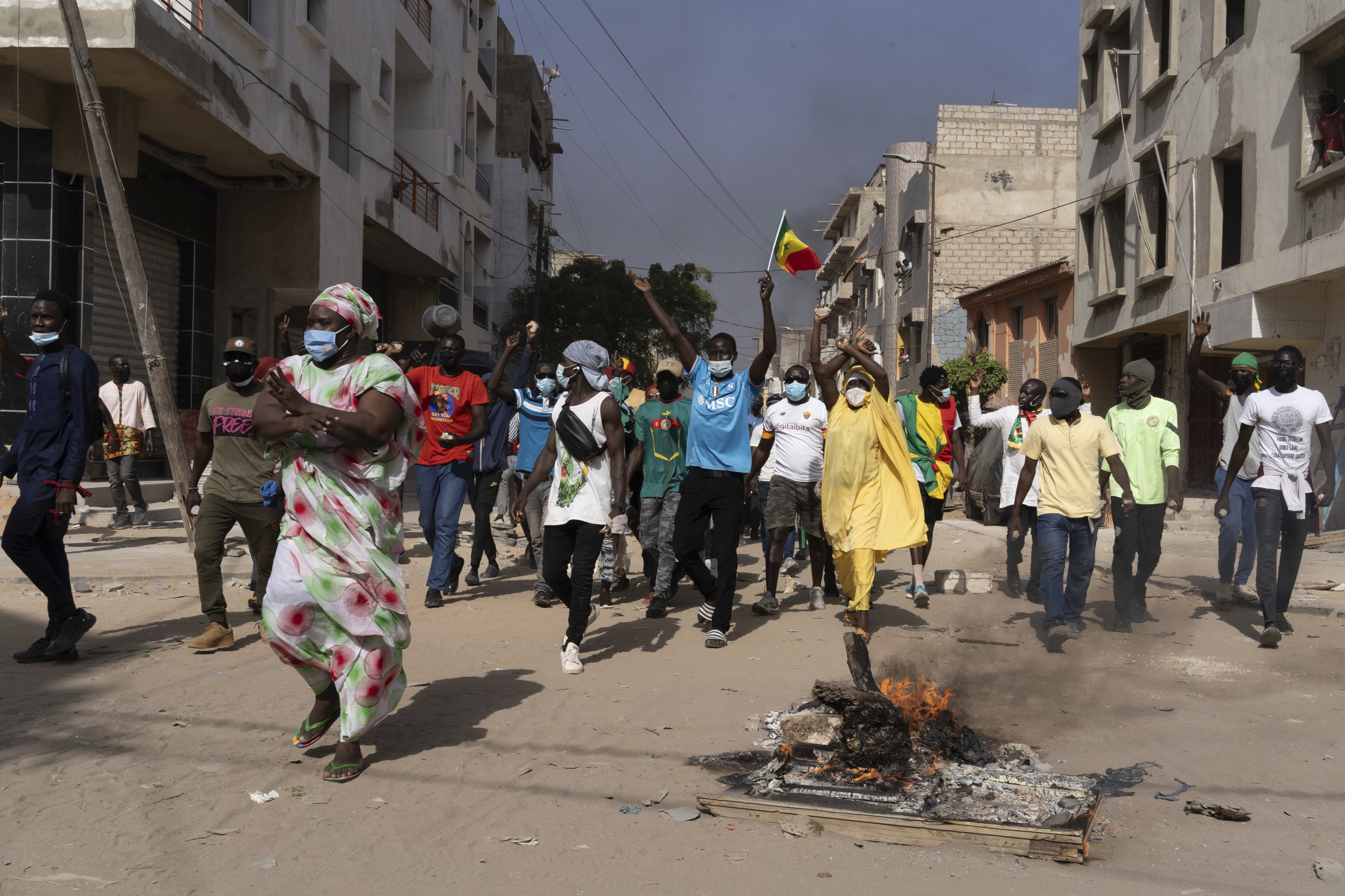Nxit protesta të dhunshme shtyrja e zgjedhjeve presidenciale në Senegal