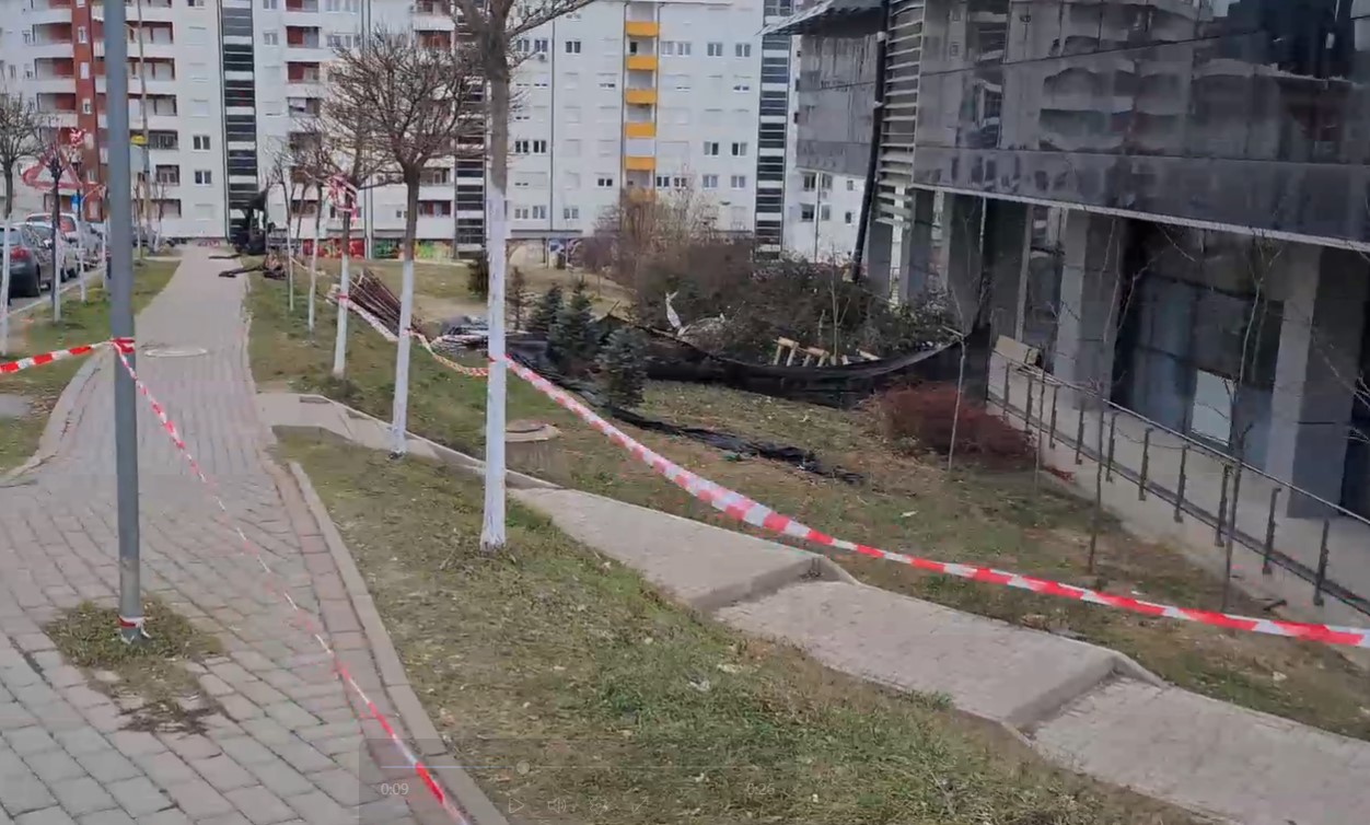 Erërat e forta, ekipet kanë intervenuar në disa raste mbrëmë në Prishtinë
