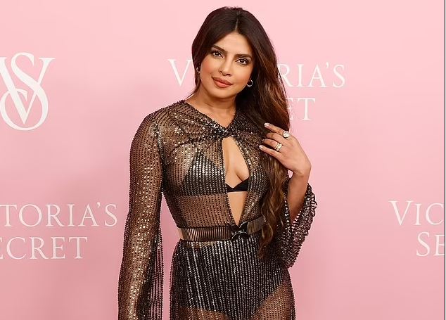 Priyanka Chopra thotë së rutina e bukurisë ia rrit vetëbesimin