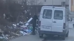 The citizen in Pristina threw garbage on the side of the road, is fined and forced to collect it"