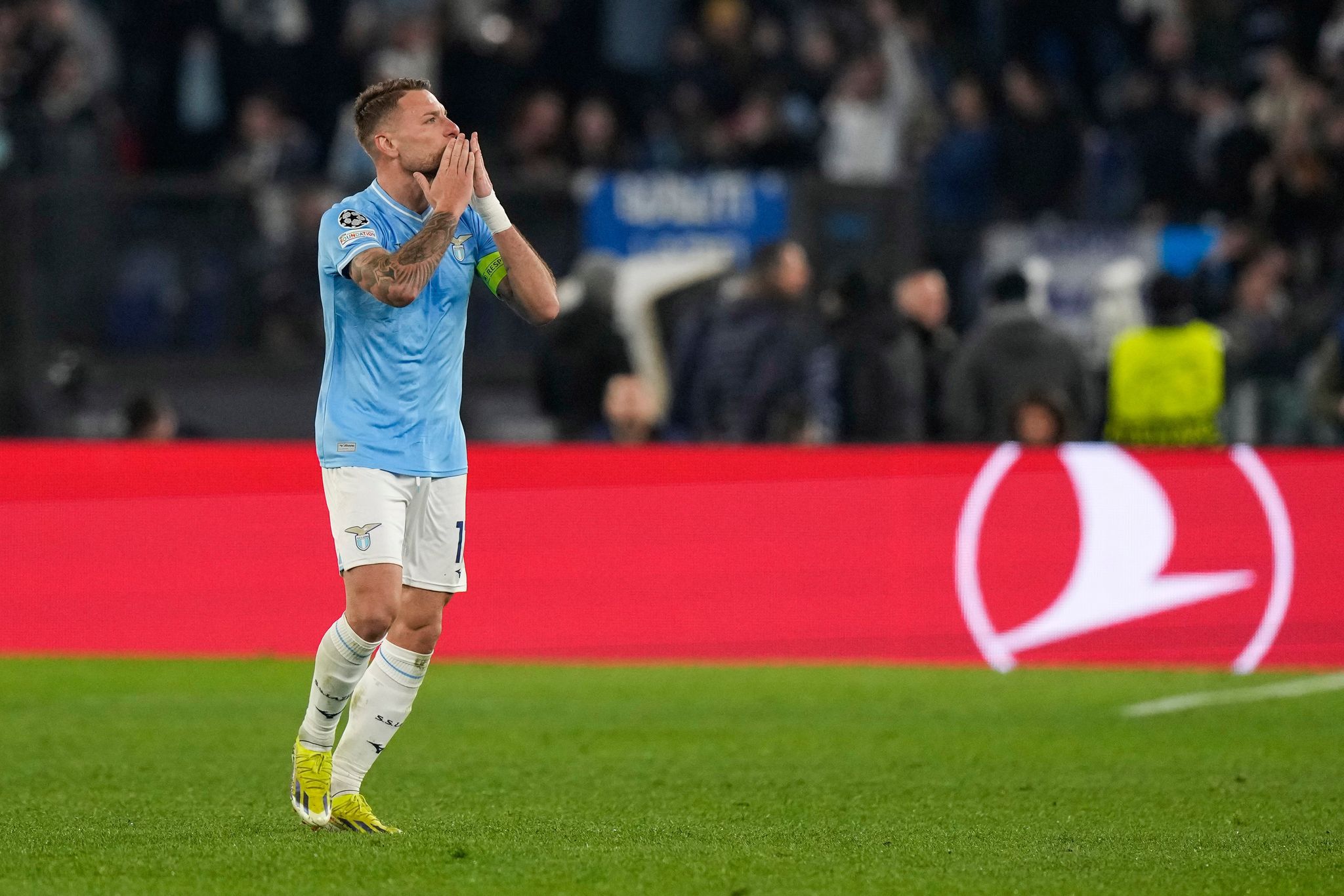 Lazio në epërsi, Bayerni me një lojtar më pak