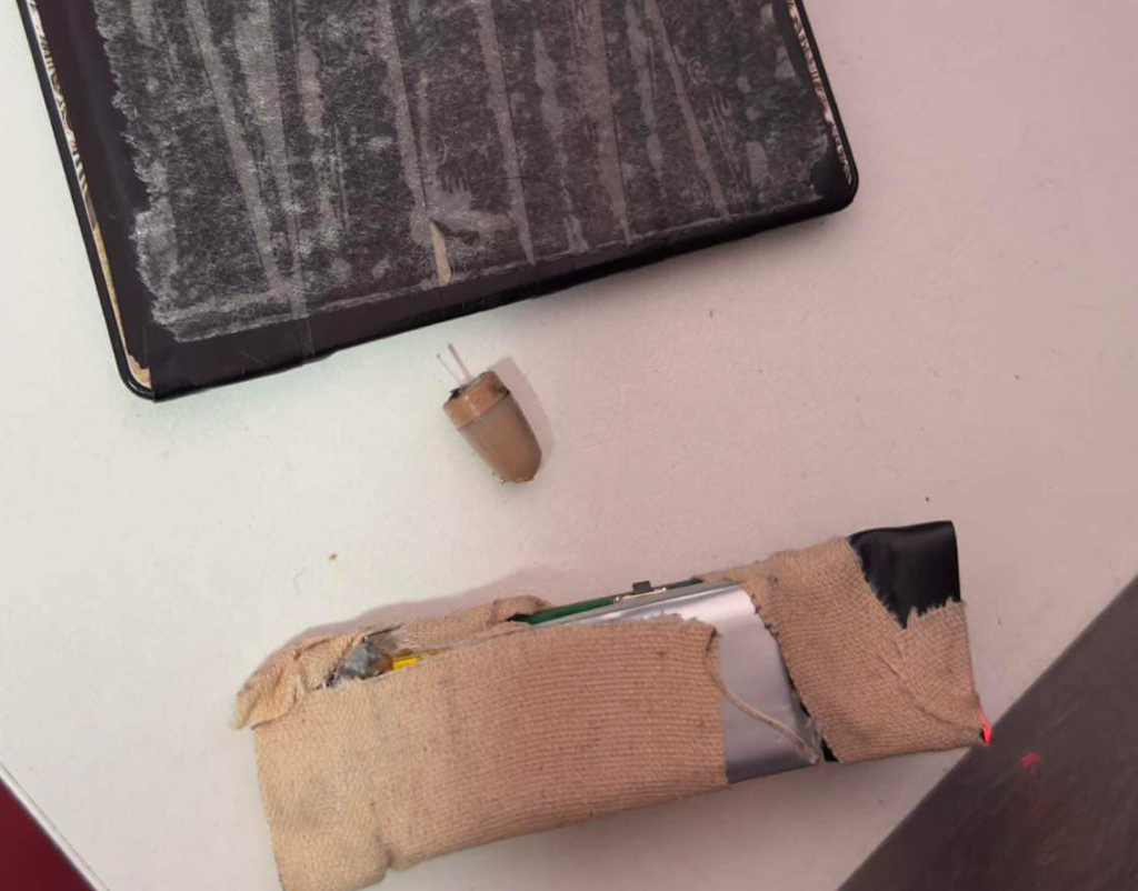 Kandidati për patentë shofer kapet në testim me kamerë e kufje