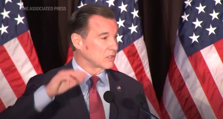 Demokrati Tom Suozzi fiton zgjedhjet për Kongres në New York