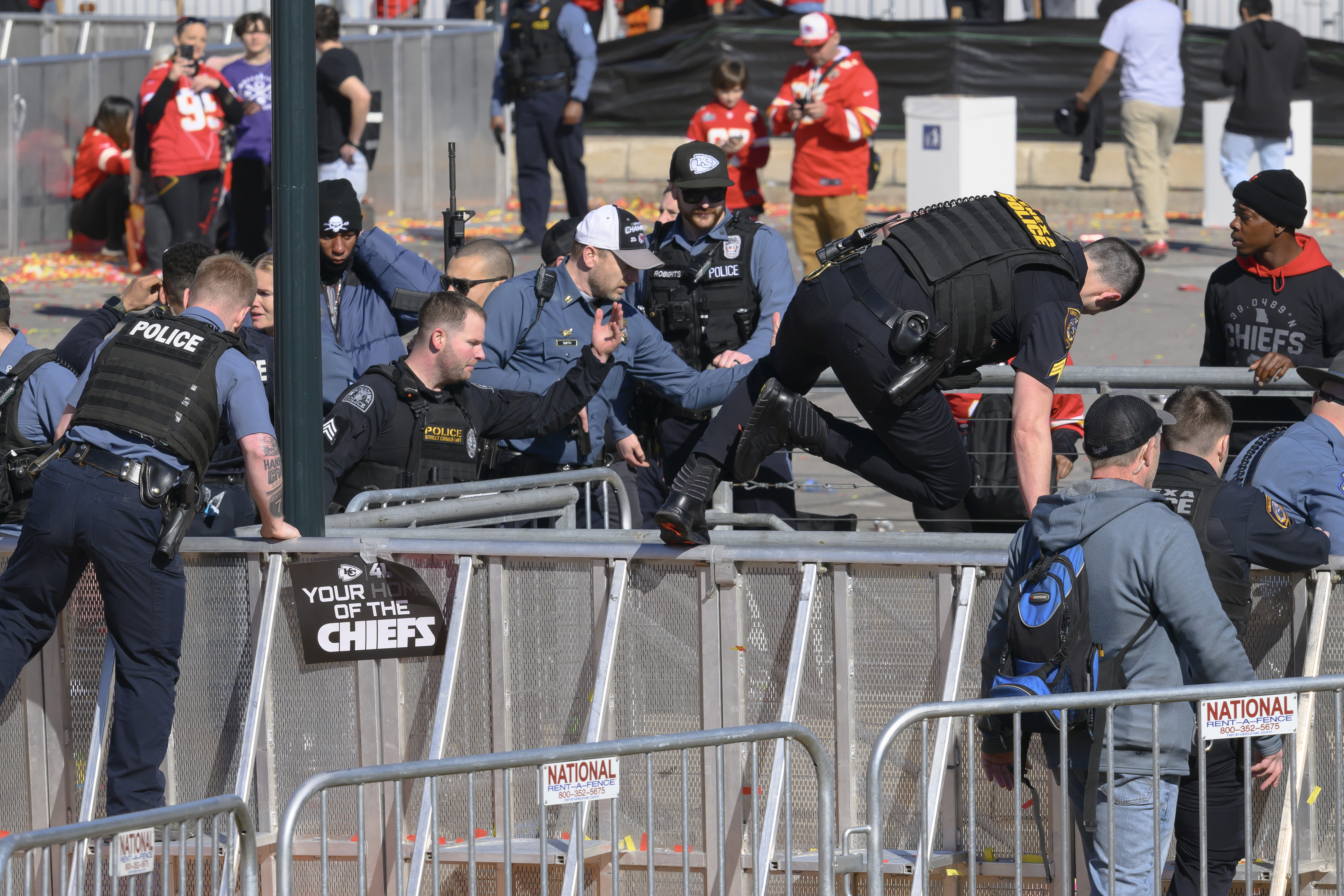 Gjuajtja me armë në paradën e Super Bowl nisi nga një debat, thotë policia