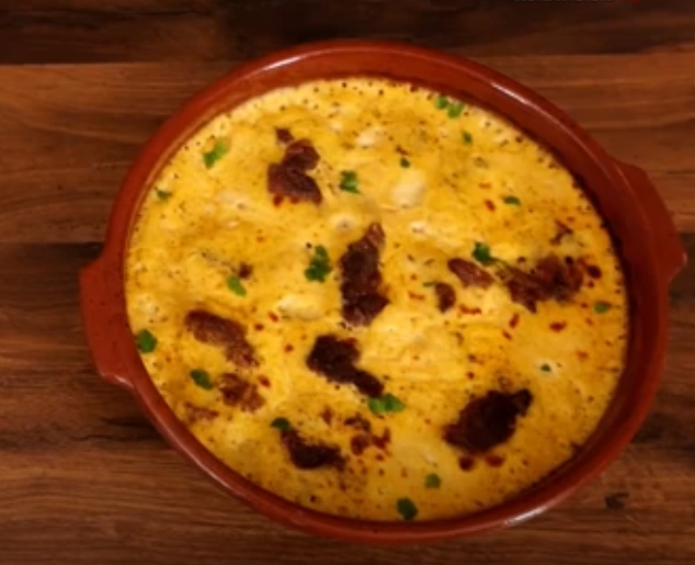 Tavë Elbasani me muskuj viçi