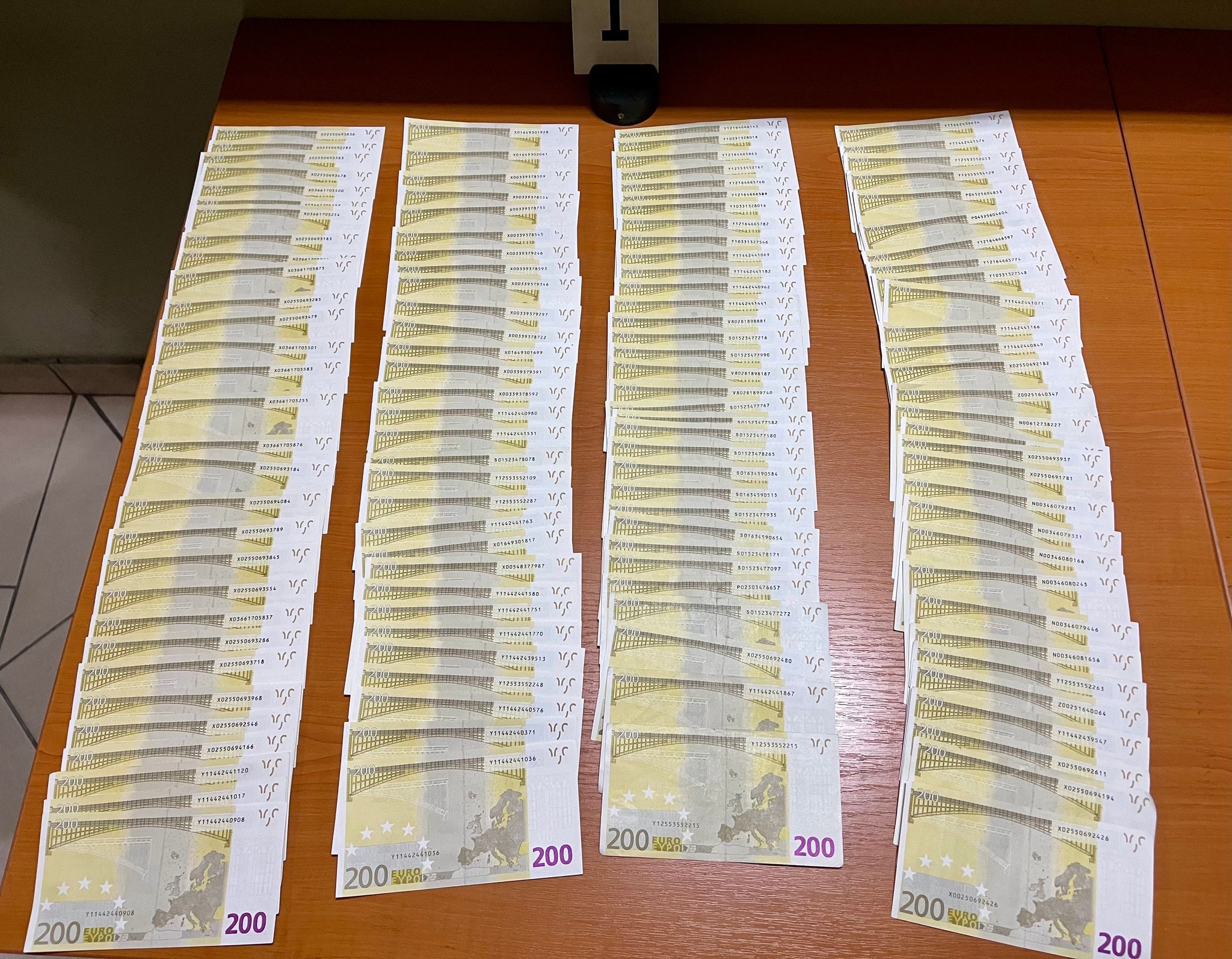 Arrestohen 4 shtetas të Shqipërisë, u zunë me mbi 24 mijë euro që dyshohet të jenë të falsifikuara