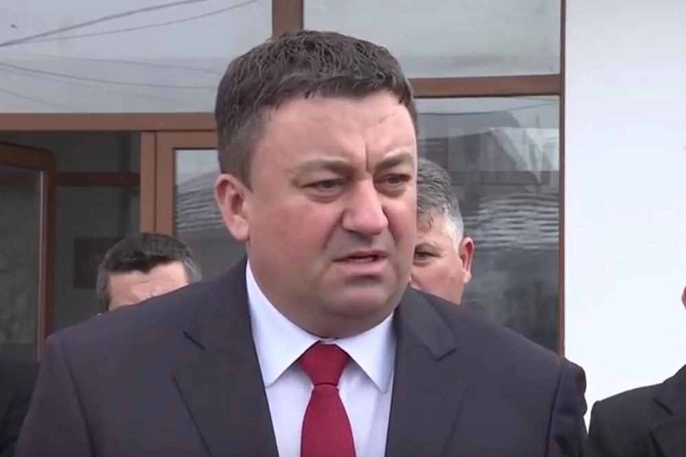 Ish-deputeti Ivan Todosijeviq dënohet me 800 euro gjobë dhe 3 muaj burgim me kusht