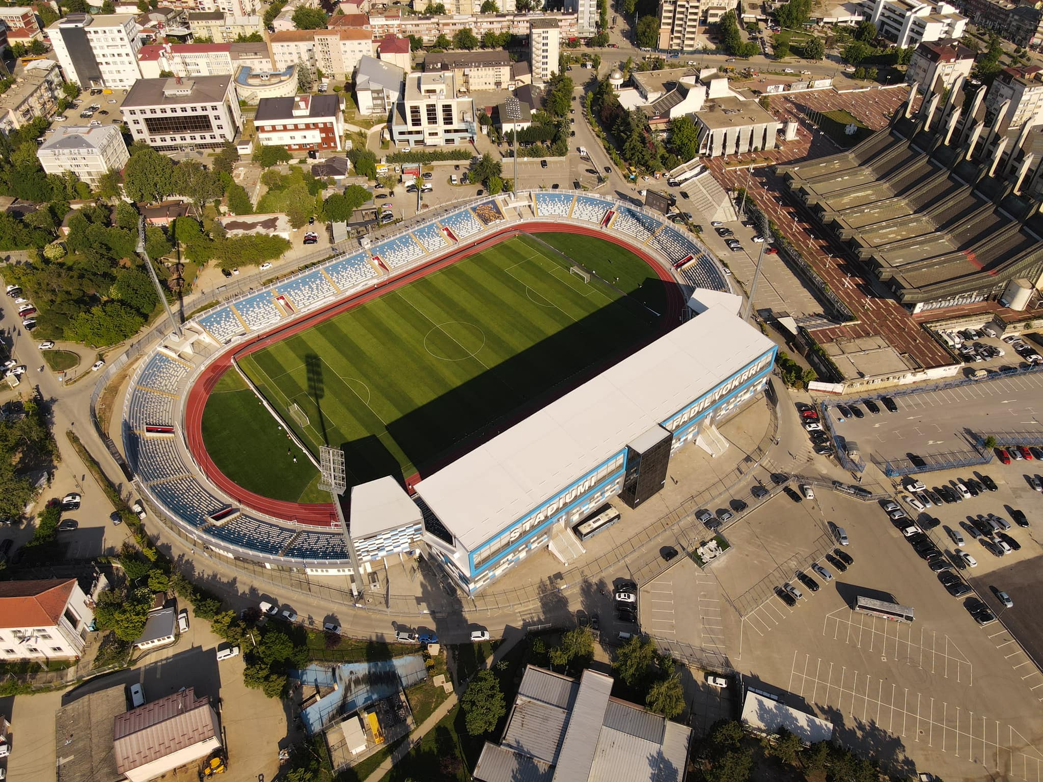 Plot 1,3 milionë euro për fushën e stadiumit “Fadil Vokrri”