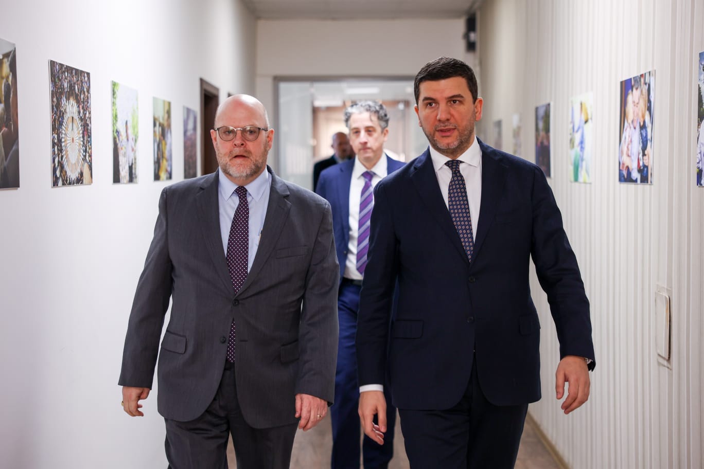 Krasniqi pret në takim Hovenierin: Thelbësore ruajtja e partneritetit me SHBA-në