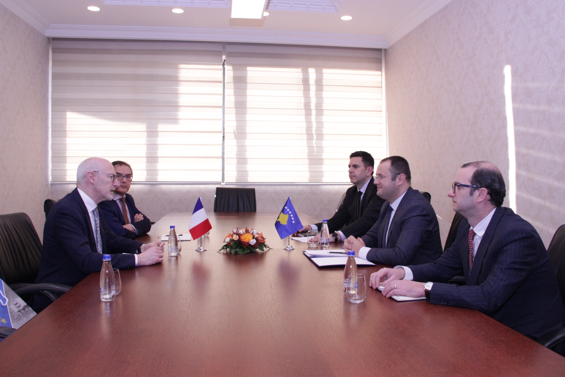 Guvernatori i BQK-së takon ambasadorin francez: Rregullorja na përafron me standardet e BE-së