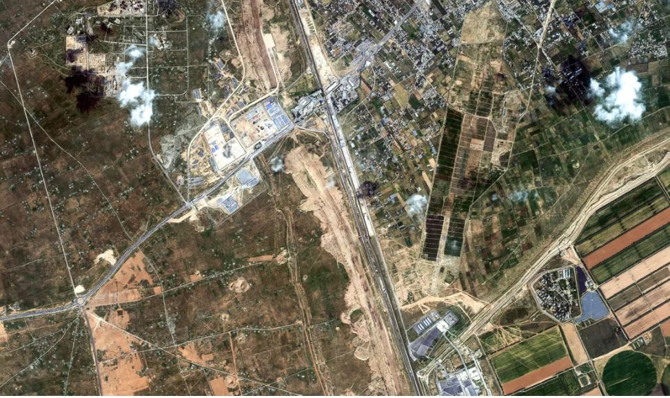Egjipti përgatitet për refugjatë palestinezë, pastron zonën në kufirin me Gazën