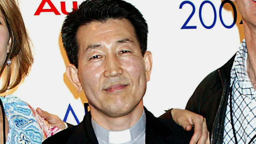 Dikur hero, pastori tani dënohet për abuzimin seksual të atyre që i ndihmoi të ikin nga Koreja e Veriut