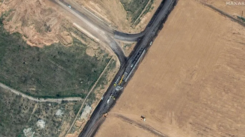 Imazhet satelitore tregojnë se po punohet në kufirin mes Egjiptit dhe Gazës