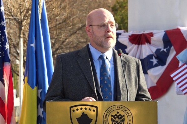 Hovenier: SHBA-ja ka lidhje të forta me popullin e Kosovës