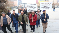 ​Protestojnë punëtorët e sigurimit fizik në KEK, kërkojnë paga dhe kushte më të mira pune