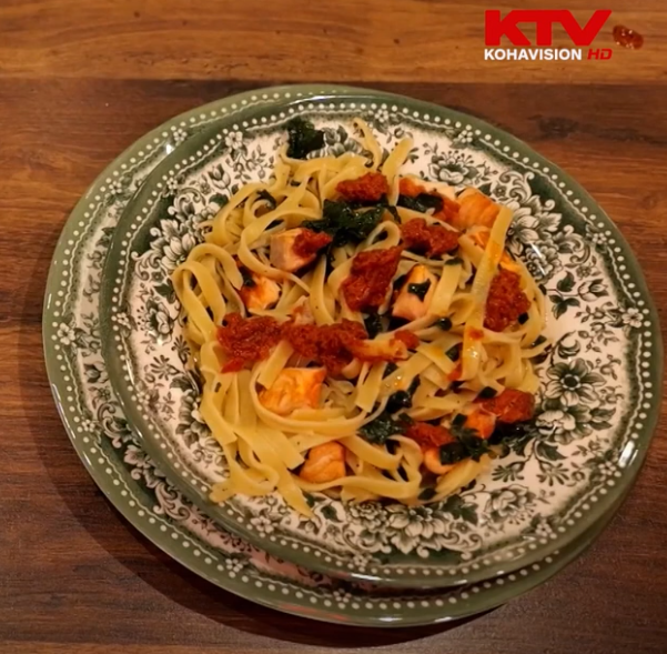 Pasta me spinaq dhe salmon 