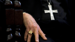 Kleriku australian akuzohet për përdhunim dhe vepra seksuale me fëmijë