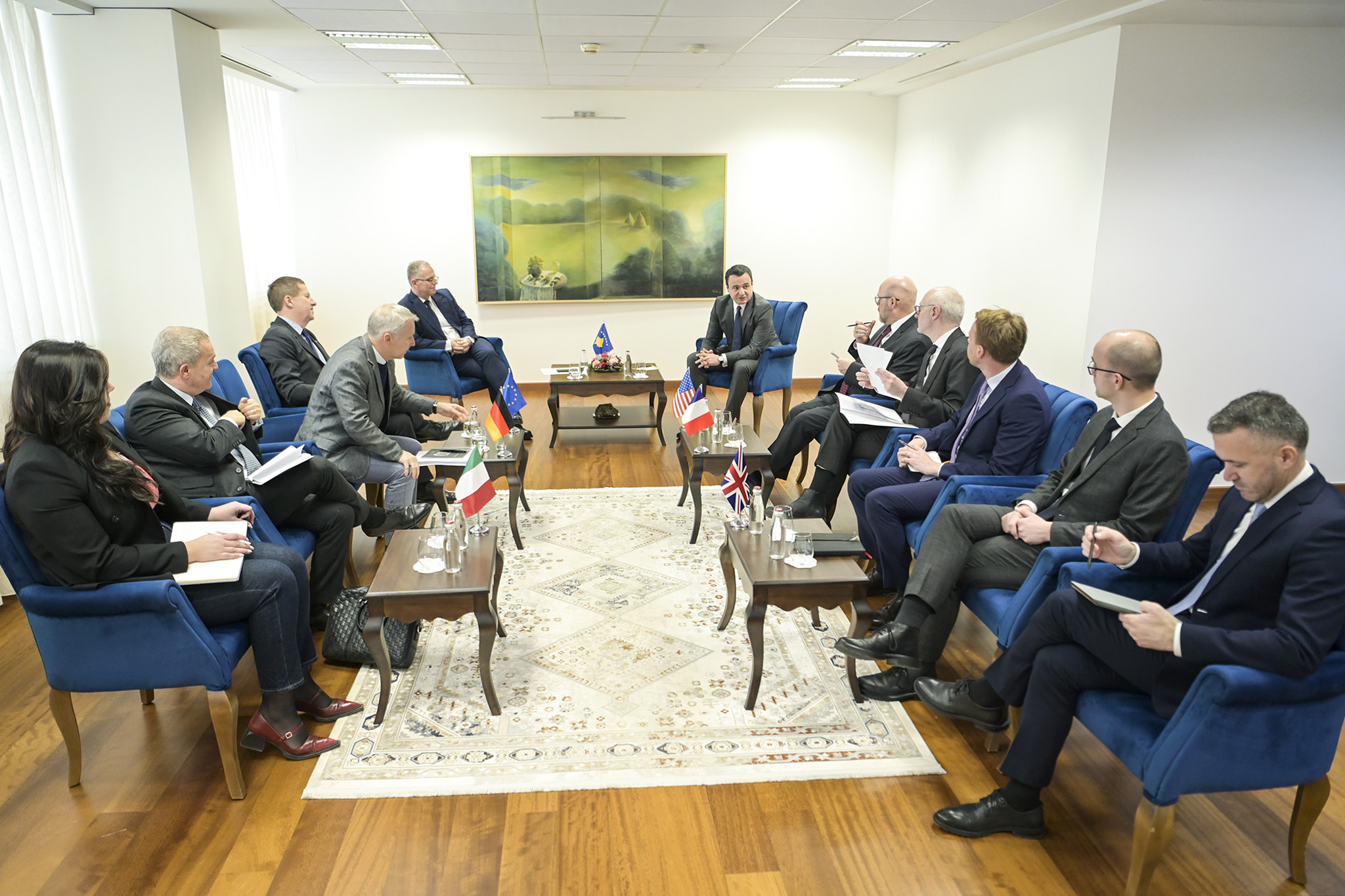 Kurti – ambasadorëve të QUINT-it: E nevojshme që BE-ja të heqë sa më shpejt masat