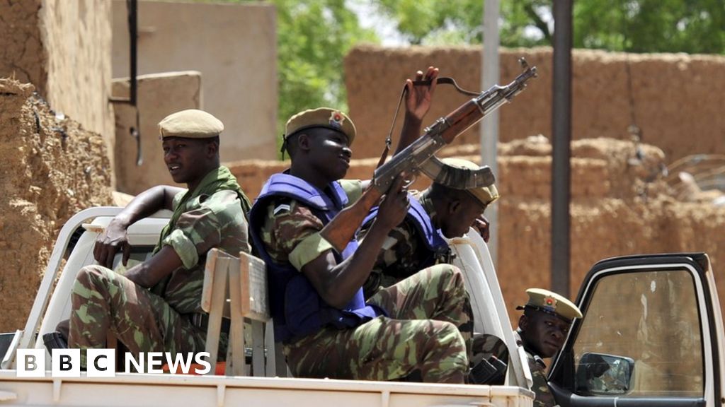 Sulm në një xhami në Burkina Faso, dhjetëra të vdekur