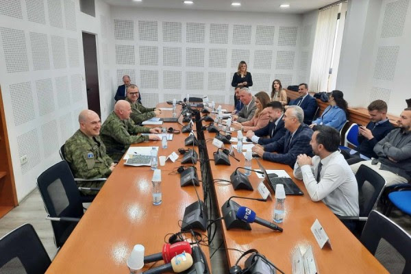 Mbledhja e Komisionit për Siguri dhe Mbrojtje mbahet me dyer të mbyllura