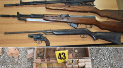 Partesh, serbit të dyshuar për vjedhje të koshereve të bletëve i gjenden disa armë