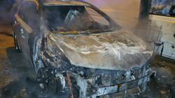 In Leposavic brennt ein Auto, zwei weitere werden beschädigt