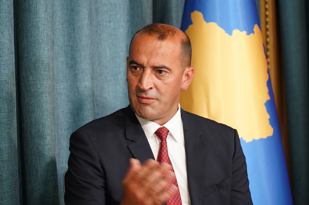 Haradinaj  Deputetët e VV së janë kapur peng nga Albin Kurti