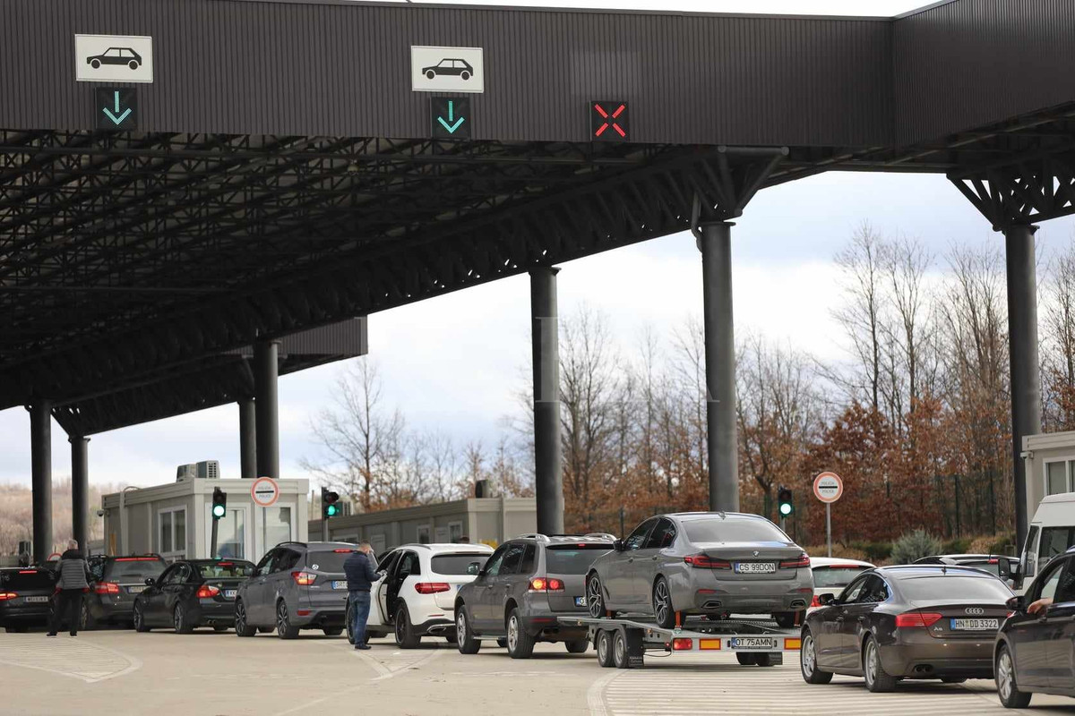 Sërish kolona në pikat kufitare  pritje deri në 1 orë e gjysmë