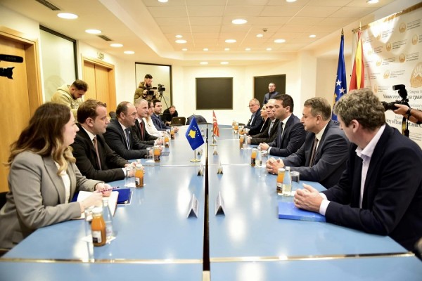 Nënshkruhet marrëveshja për bashkëfinancim të tunelit për rrugën Prizren-Tetovë