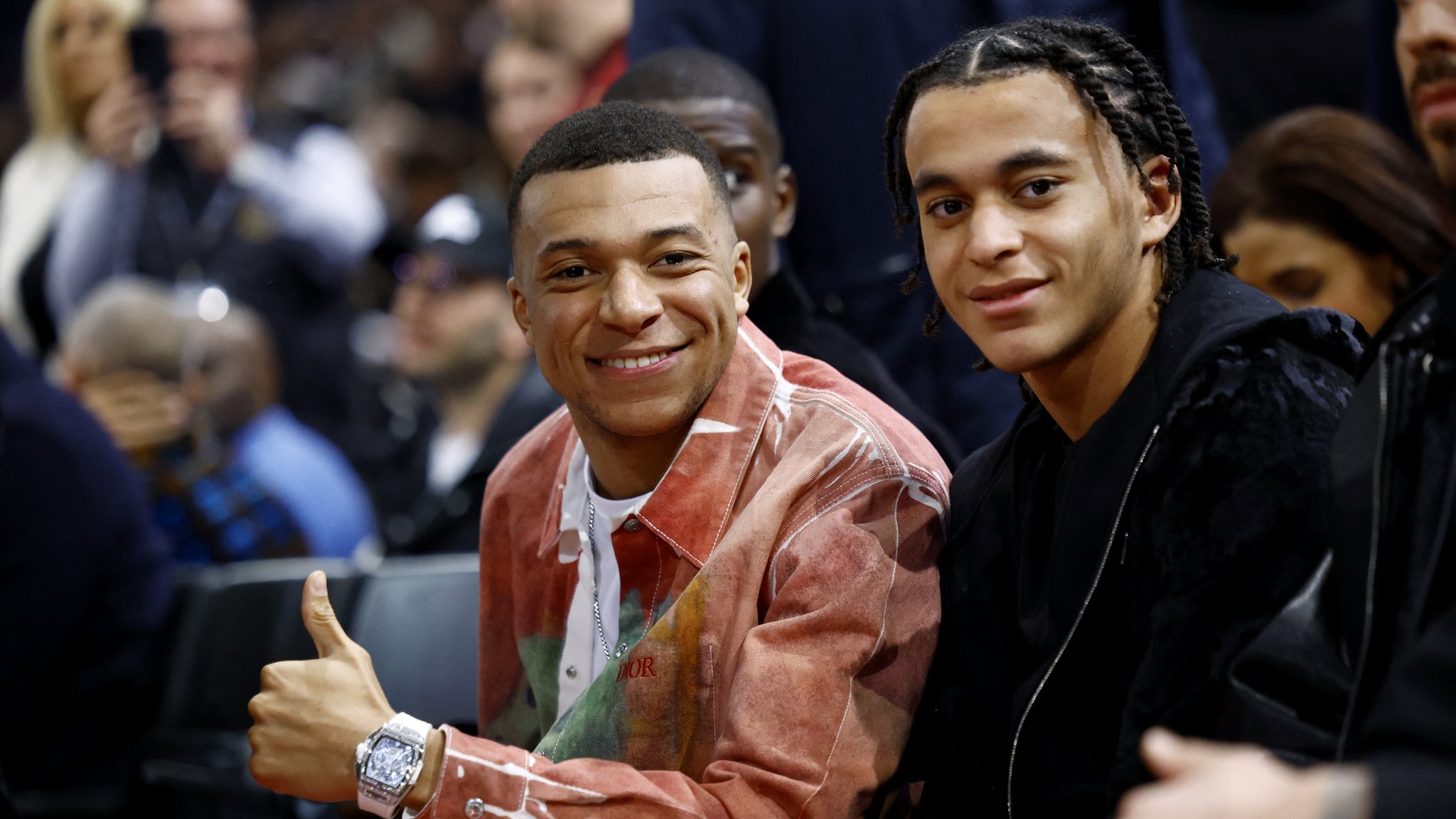 Shumë yje të futbollit në ndeshje të ligës NBA