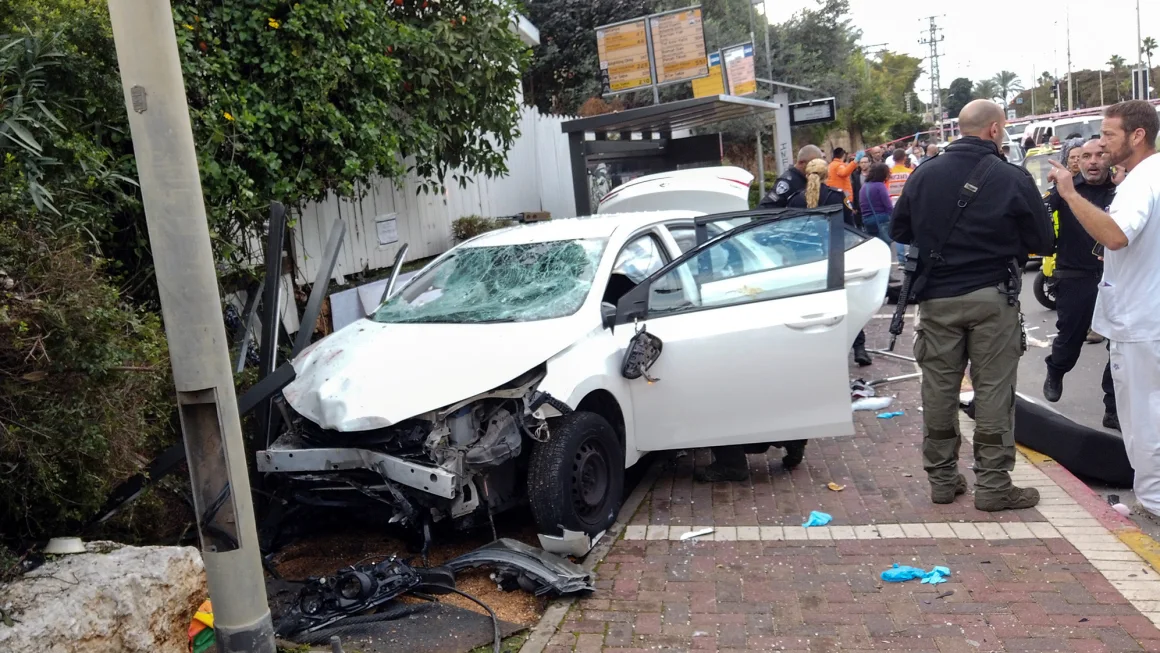 Një grua e vdekur e 17 të plagosur nga sulmi në qytetin Ra’anana të Izraelit