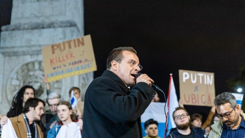 Avokati i Sandulloviqit: Edhe unë do të vendos lule në varrin e Blerina Jasharit