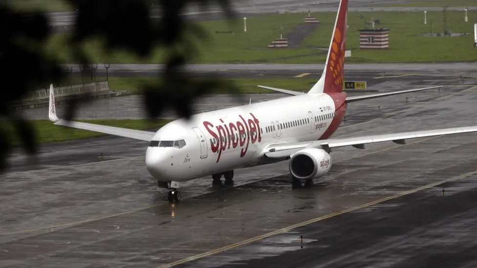 Nuk i funksionoi dera, indiani mbetet i mbyllur në tualetin e aeroplanit gjatë gjithë udhëtimit