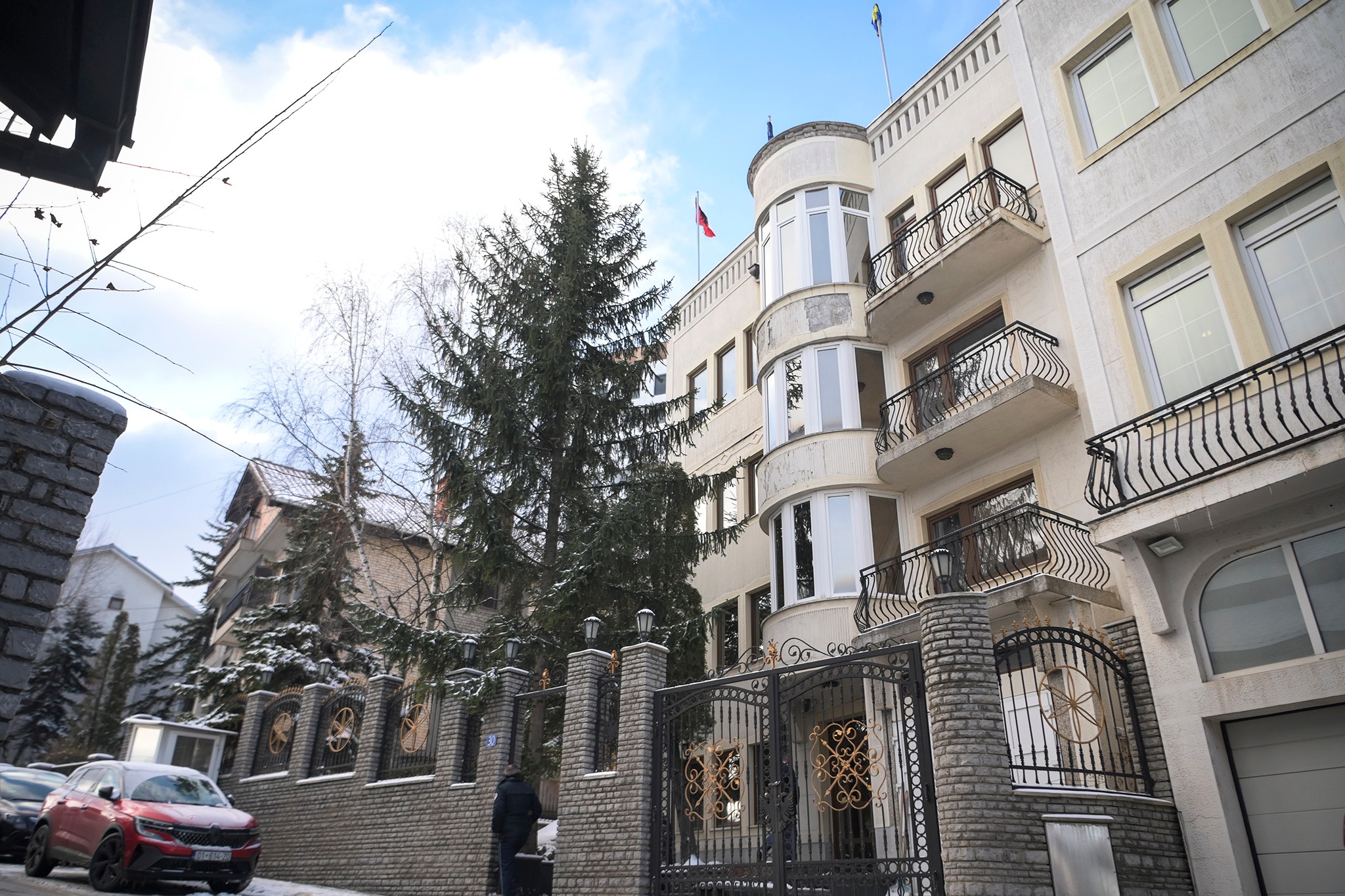 Kurti: Së shpejti nisin punimet për restaurimin e Rezidencës së Rugovës
