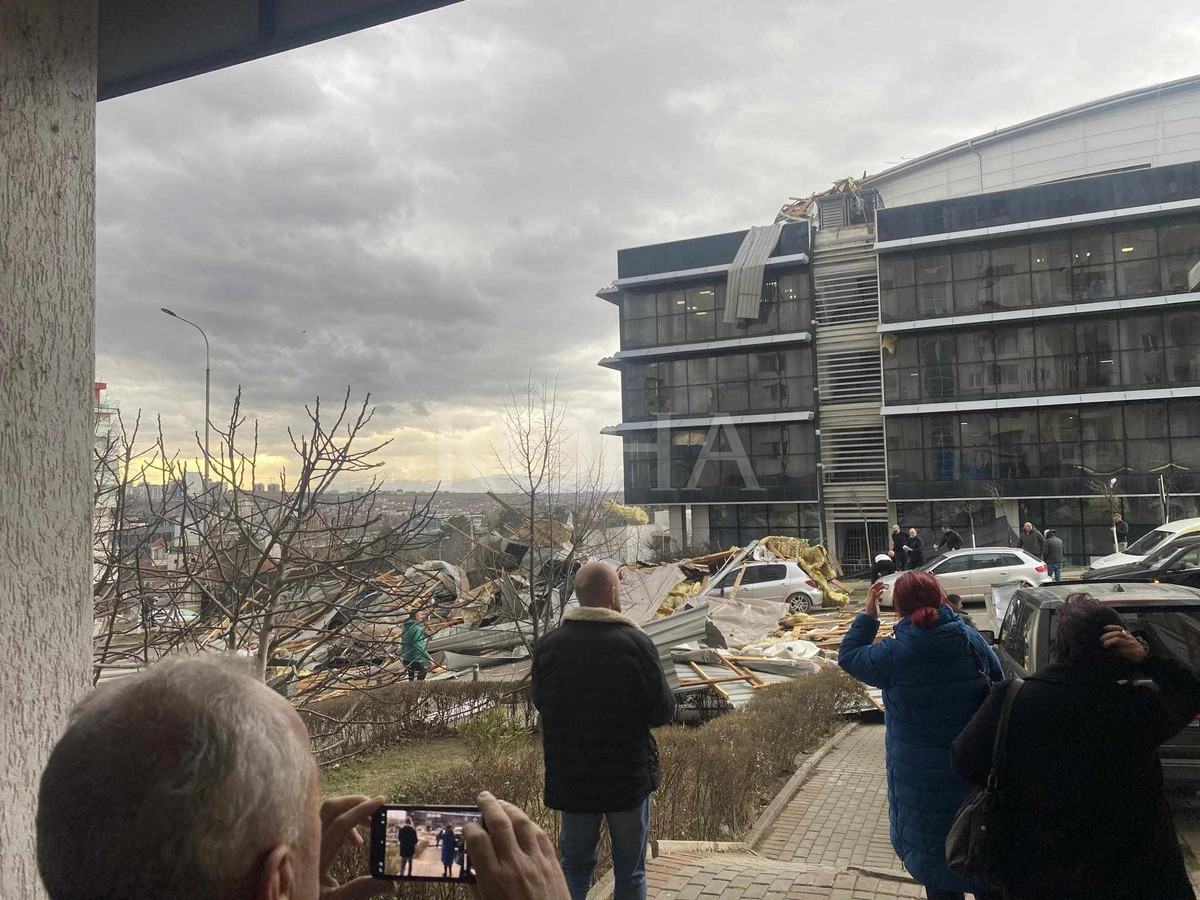 Two suspects are arrested for the collapse of the roof of the Prishtina ...