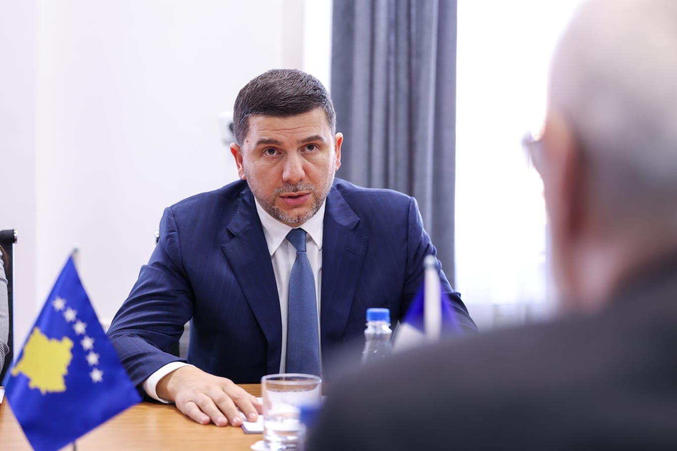 Krasniqi siguron ambasadorët se PDK-ja do të luajë rol konstruktiv në sfidat e Kosovës