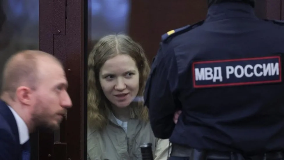 Gruaja ruse dënohet me 27 vjet burgim për vrasjen me bombë në një kafene