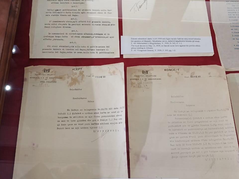 “Shqiptarët zgjedhin për me shpëtue” si kapitull për fatin e hebrenjve