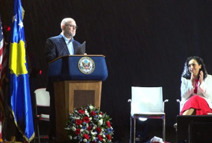 Jeffrey Hovenier dhe Vjosa Osmani