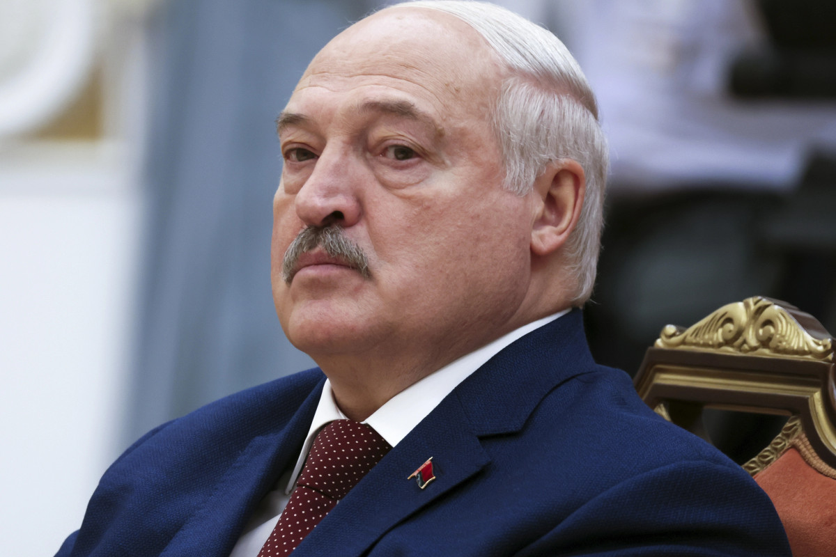 lukashenko-fal-edhe-32-te-burgosur-politike