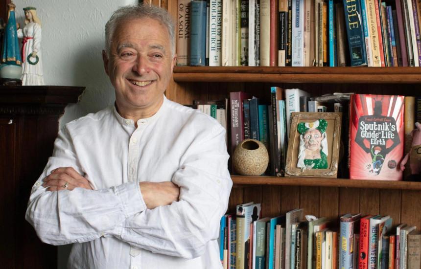 Frank Cottrell-Boyce, është shpallur laureati i ri për fëmijë, një lloj titulli si shkrimtar zyrtar në promovimin e librit për fëmijë. Prej këtij viti e deri më 2026 ai do ta marrë këtë rol që përfshin mbrojtjen e leximit